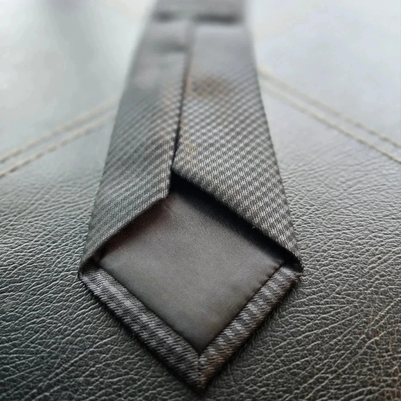 Vintage-inspired black tie by little black tie with pinstripe pattern - Picture 7 of 9